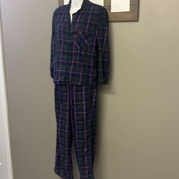 Victoria’s Secret Blue Plaid Two Piece Pajama Set- Button Down Pull-On-Med Short - Picture 3 of 16